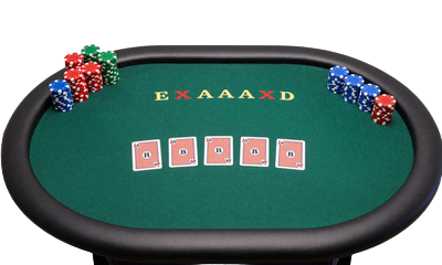 Live Blackjack Tisch mit Karten und Chips aus der Vogelperspektive